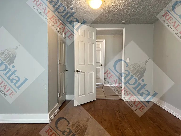 407 E Key Blvd — Photo 23