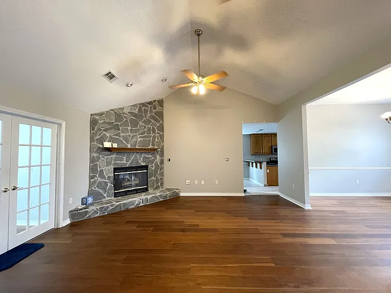 205 Wedgewood Ln — Photo 8