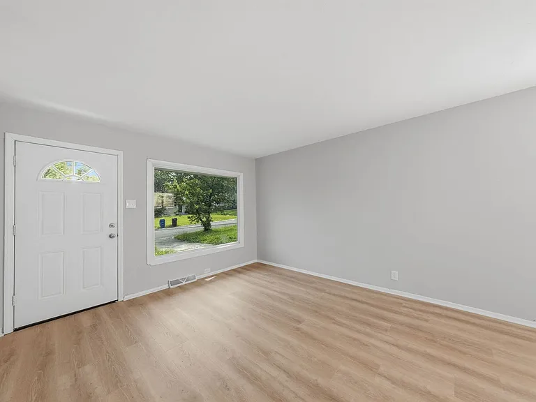 146 Grampian Rd — Photo 17