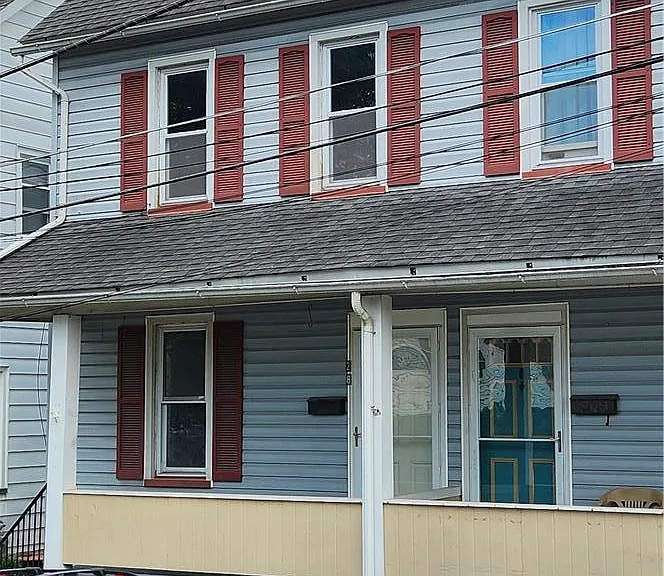28 E Walnut St — Photo 2