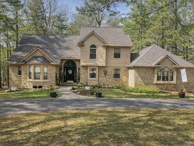 573 Nakomis Trl, Lake Orion, MI, 48362