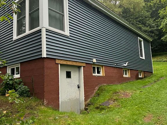 5th image of 242 Hill St