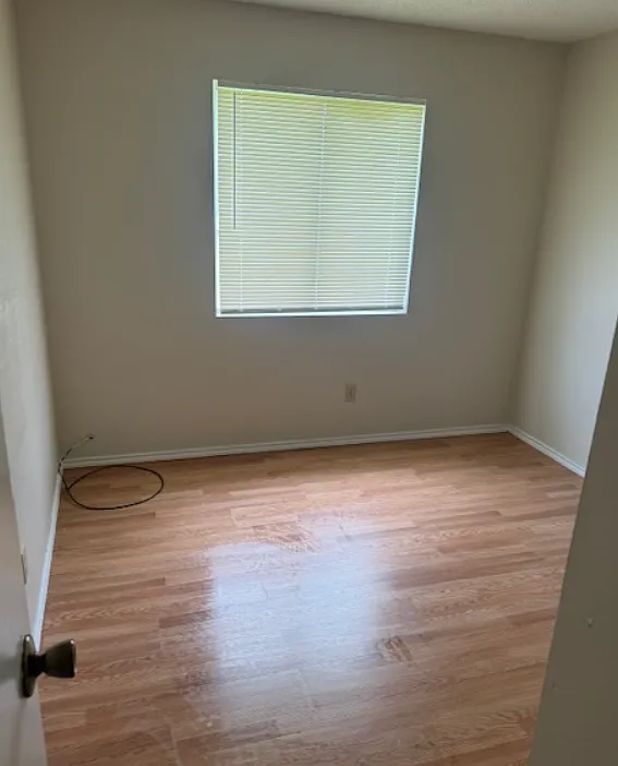 3 bed, 2.0 bath, 1048 sqft, $1,100 — Photo 4