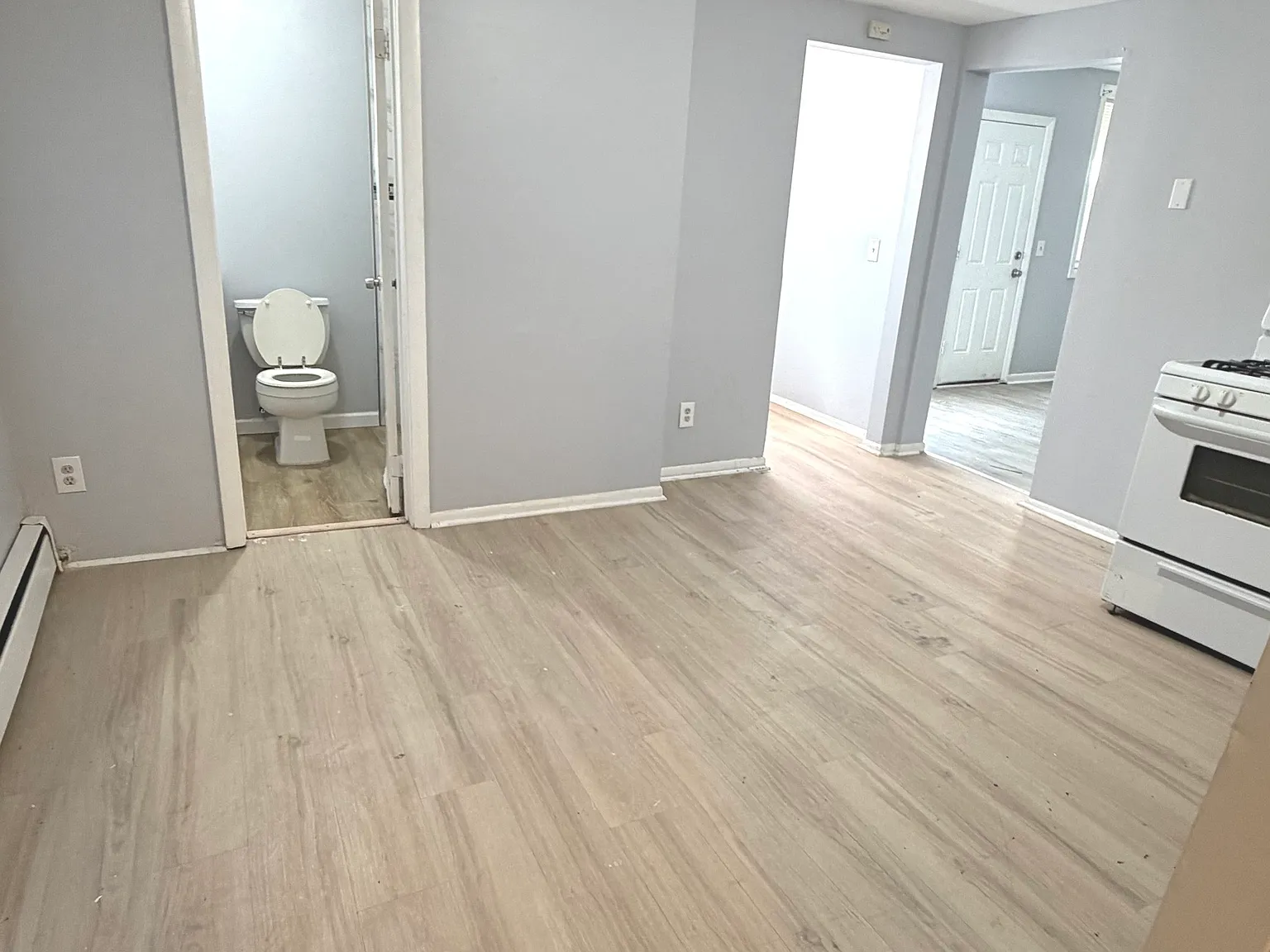 1 bed, 1.0 bath, 2328 sqft, $1,200 — Photo 3