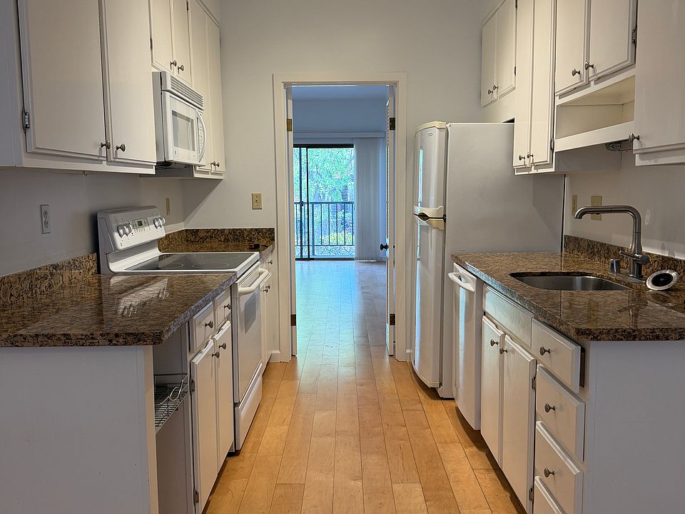 1st image of 625 Lytton Ave #1