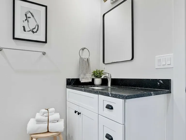 515 E 39th St #2 — Photo 10
