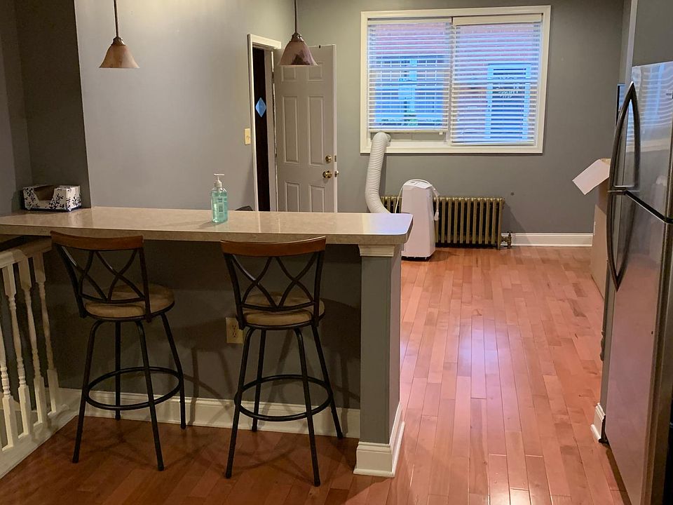 1st image of 1-2323 Carlisle St #1