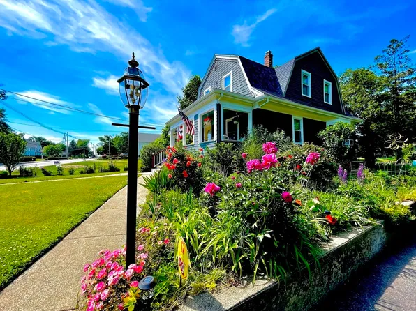 559 Canton St, Stoughton, MA 02072