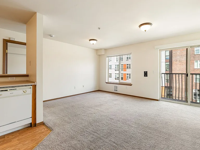 839 N State St — Photo 3