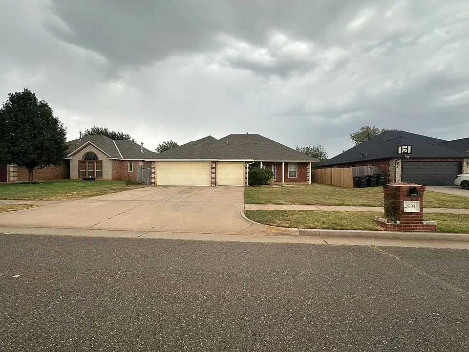 2504 Thomas Dr