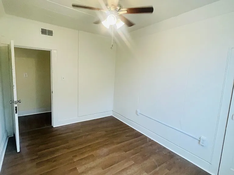 537 E Washington St #3 — Photo 5