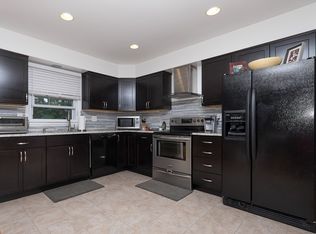 6 Teacup Cir, Albany, NY 12208