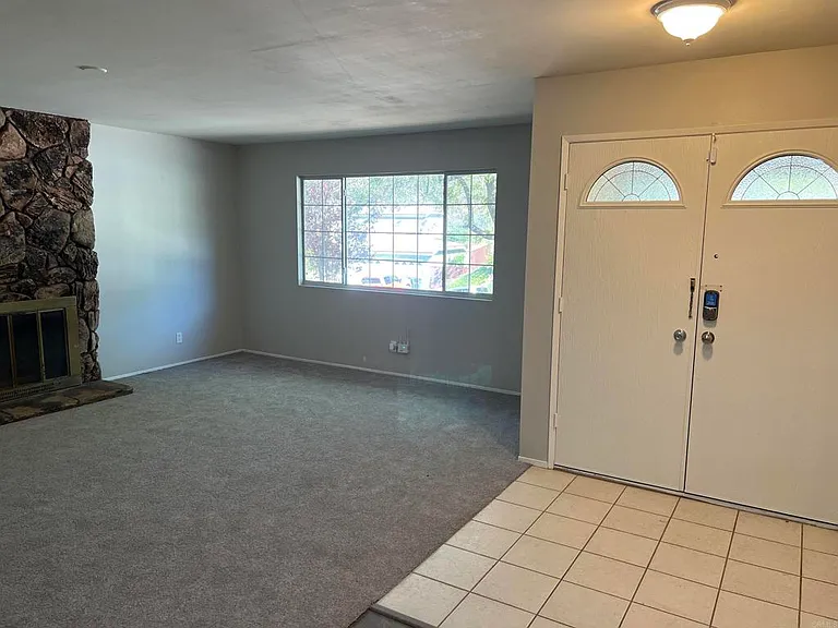 1282 Whitsett Dr — Photo 7
