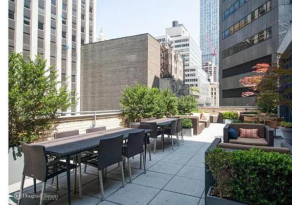 Rented by Fischer Group Realty, LLC | media 18