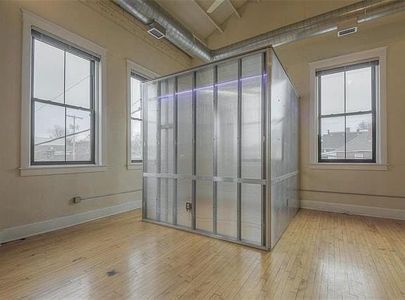 4th image of 918 E 5th St APT 5