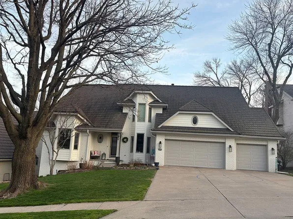 15511 Pierce Cir, Omaha, NE 68144