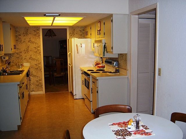 Roomy kitchen