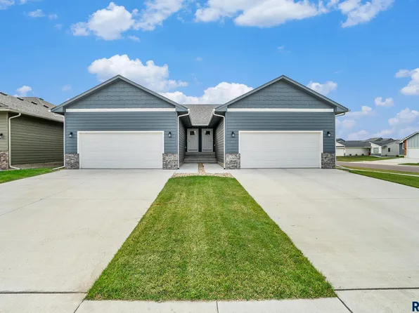 1205 NE 11th St, Madison, SD 57042