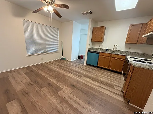 3 bed, 2.0 bath, 1314 sqft, $1,700 — Photo 4