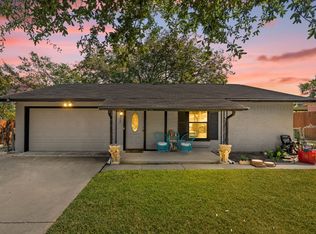 912 Crockett St, Midlothian, TX 76065