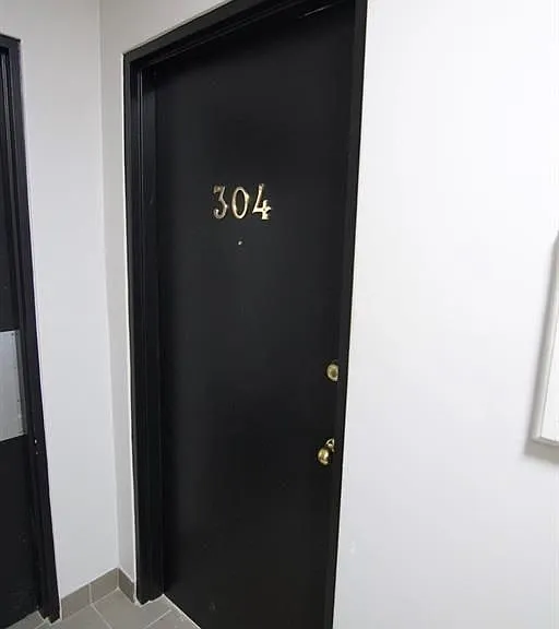 122 6th Ave #304 — Photo 3