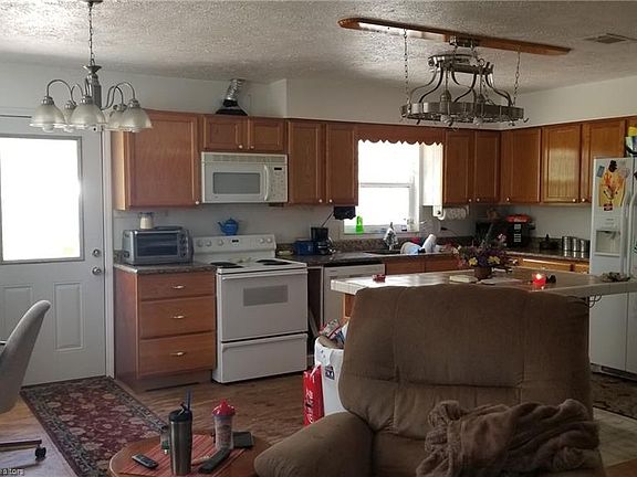 3rd image of 244 Eleanor Blvd