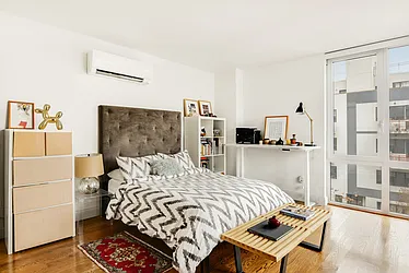 Rented by R New York