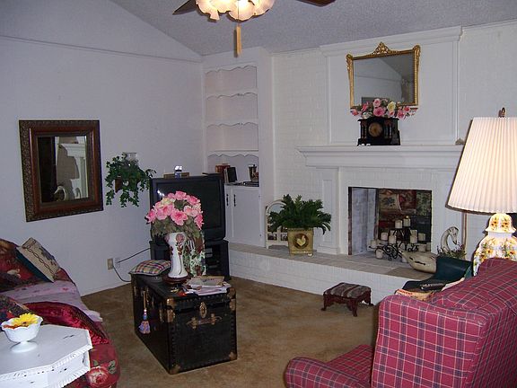 4th image of 3109 Bluebonnet Ln