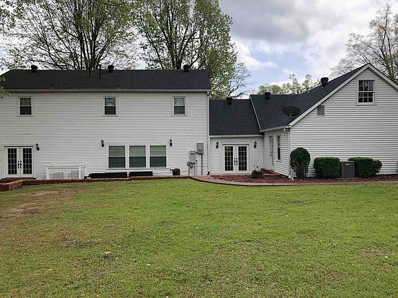 4th image of 20 Elmwood Cir