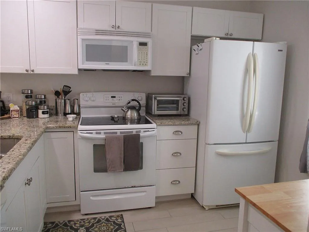 2 bed, 2.0 bath, 962 sqft, $4,200 — Photo 3