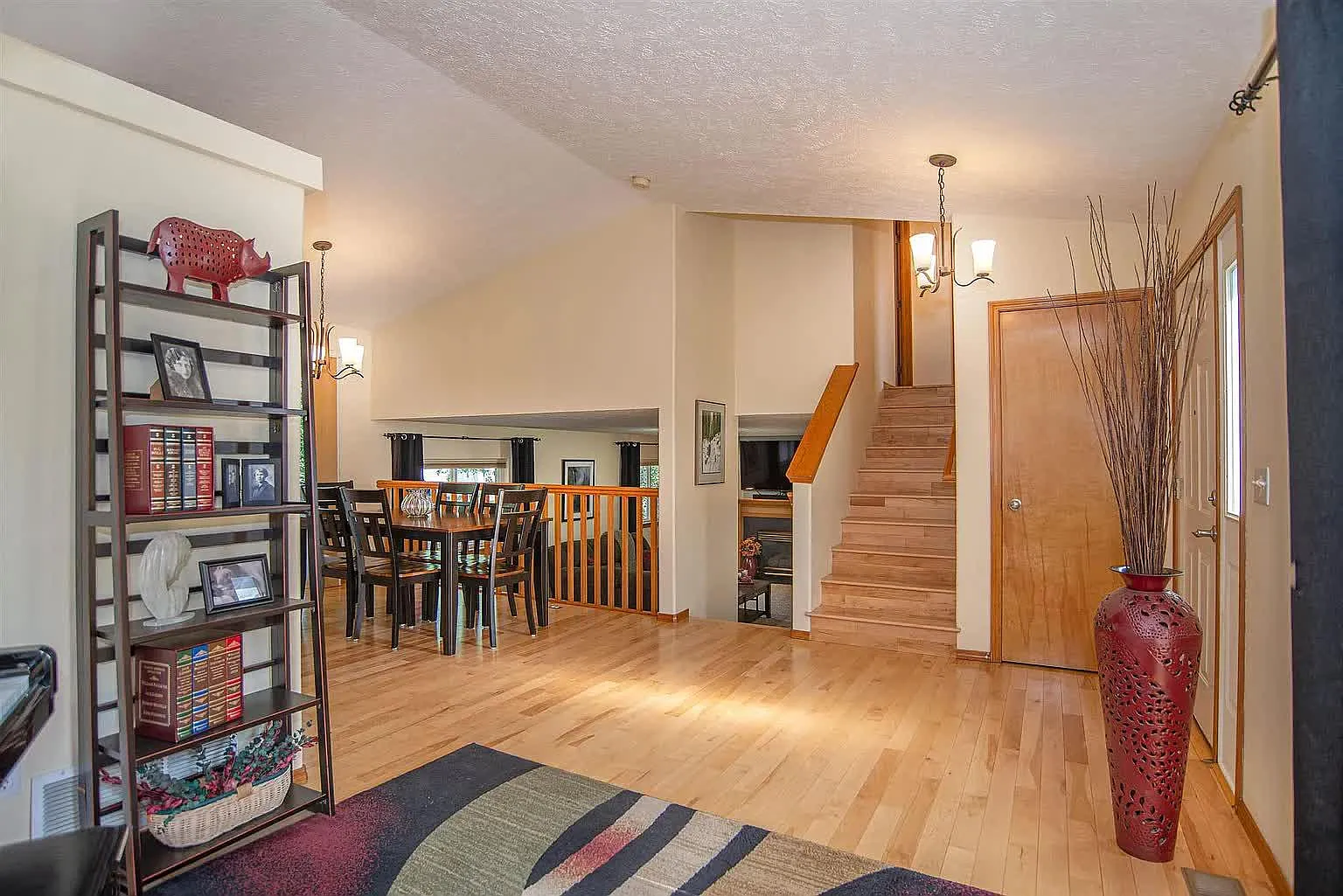 4 bed, 2192 sqft, $3,900 — Photo 4
