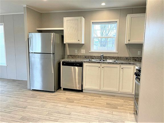 2nd image of 928 Victoria Cir