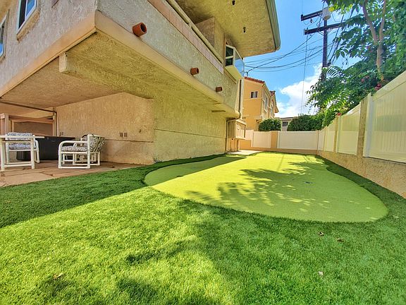Backyard putting green