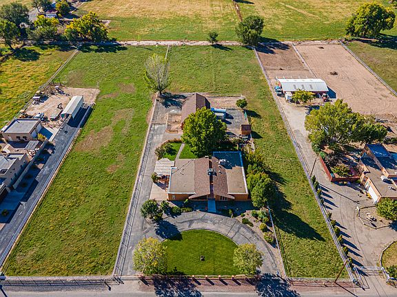 3rd image of 335 Esperanza Dr