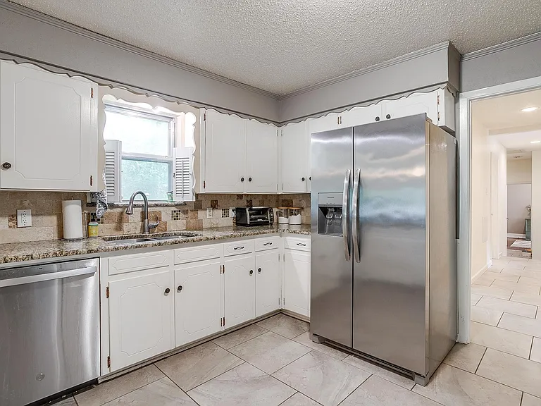 3217 Lubbock Ave #B — Photo 18