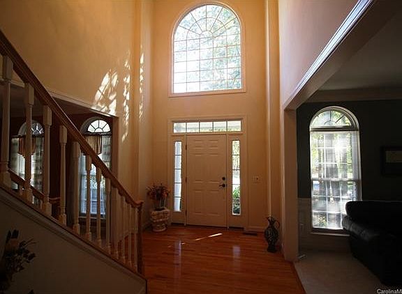 3rd image of 100 Lockerbie Ln