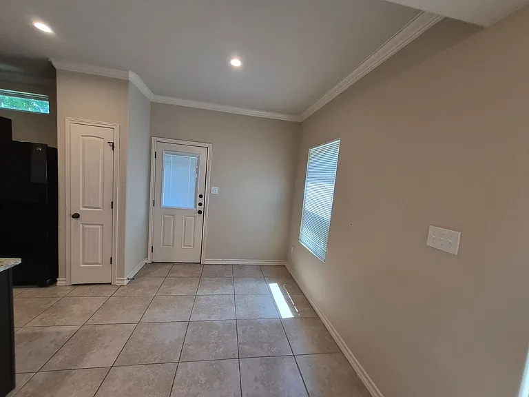 7014 Lakeview Dr #102 — Photo 8