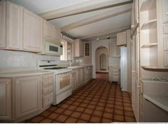 4th image of 401 Brandywine Dr