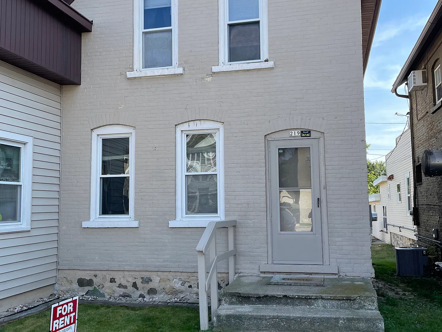2 bed, $1,100 — Photo 1