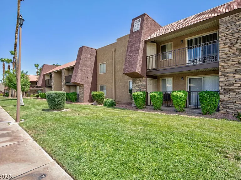 5081 River Glen Dr #127 — Photo 4