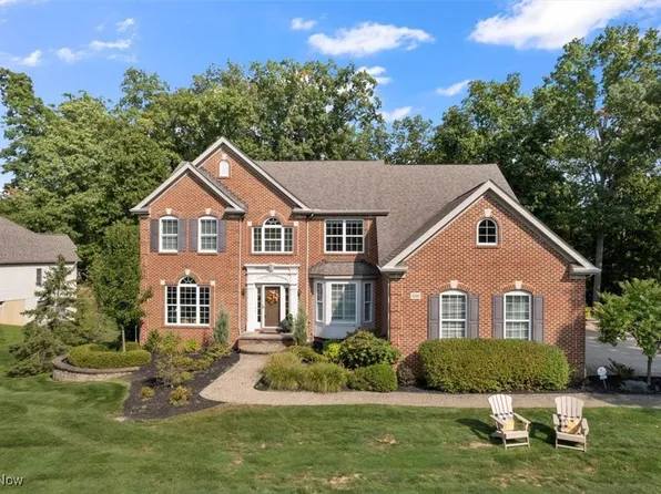 4367 Roxburghe Dr, Brecksville, OH 44141
