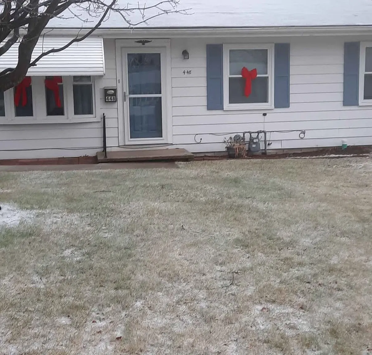 3 bed, $995 — Photo 1