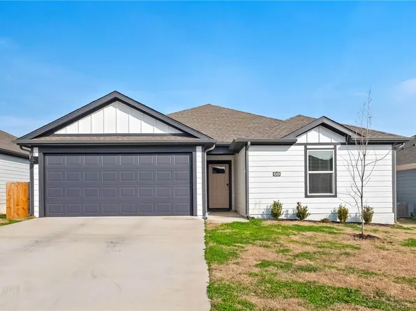 304 NW Bellflower St, Gentry, AR 72734