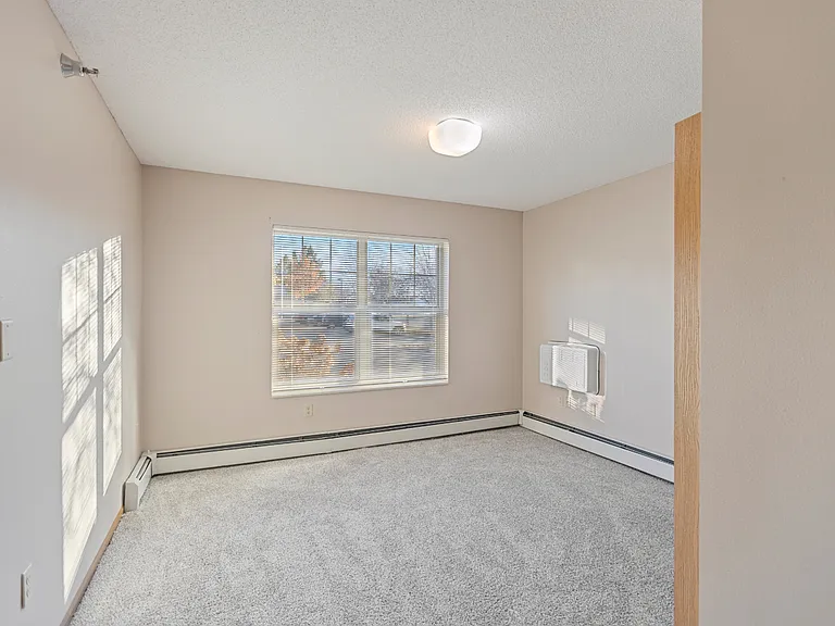 Kenyon Garden Apartments — Photo 32