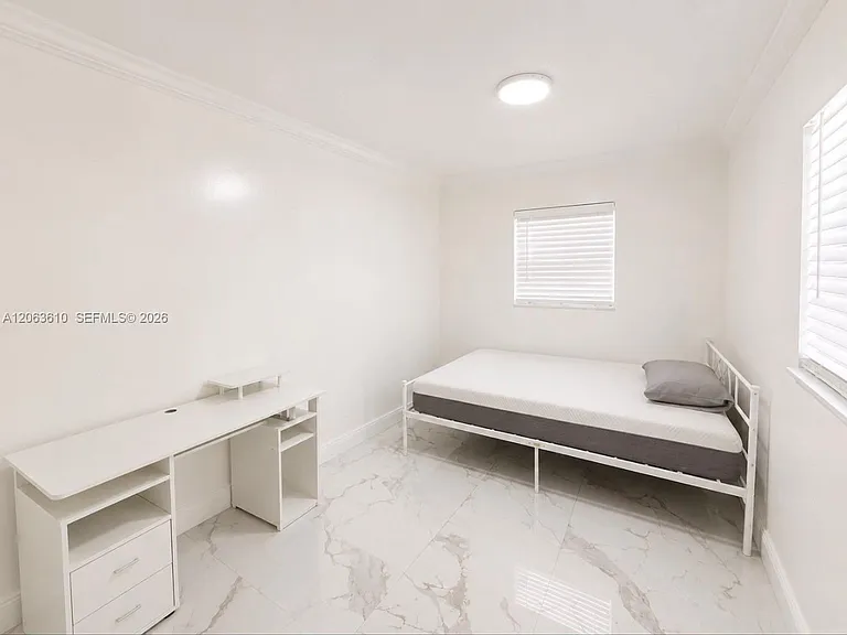 6049 SW 39th St — Photo 11