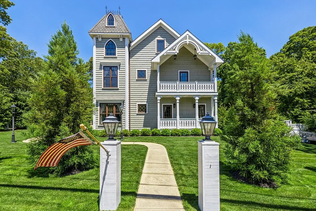 Charming Victorian Summer Rental in Sag Harbor Village. — Photo 2
