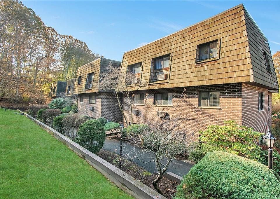 1st image of 5 Briarcliff Dr S #11