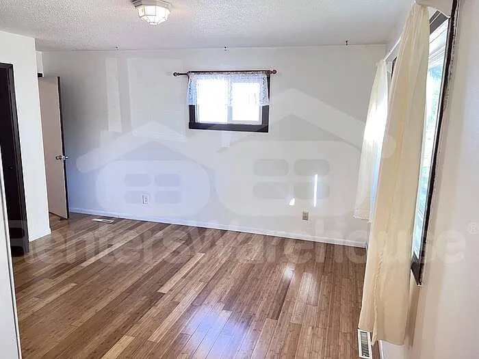 2921 Sumter Ave S — Photo 3