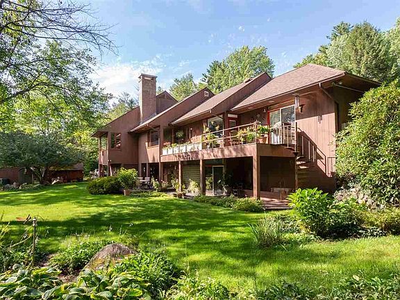 5th image of 300 Maple Ridge Road
