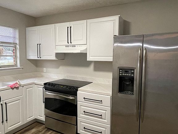 3rd image of 1118 E Leonard St